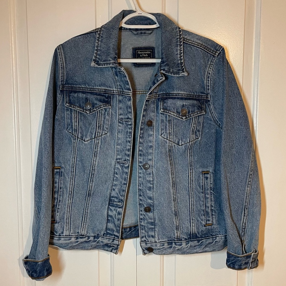 Abercrombie medium-wash denim jacket (size large)
